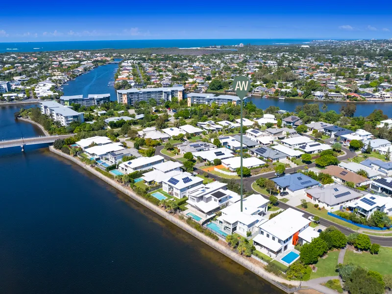 North-Facing Waterfront Magnificence!