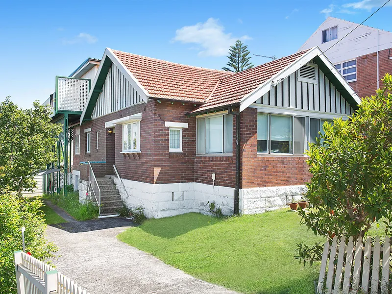 Balgowlah Bungalow with Upside