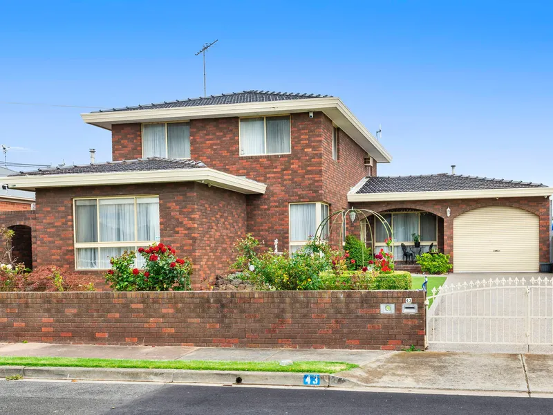 Spacious Family Home Within Walking Distance From Pakington Street