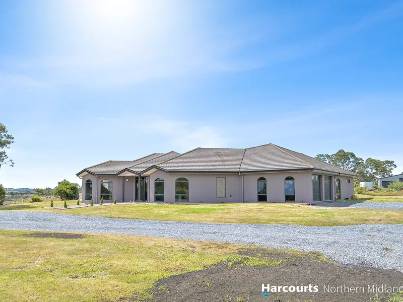 Family Haven: Embrace Spacious Living in Perth's Dual-Occupancy Gem!