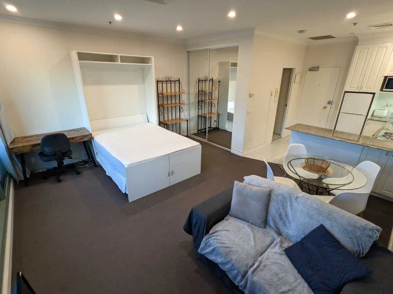 Fully furnished studio with city views 