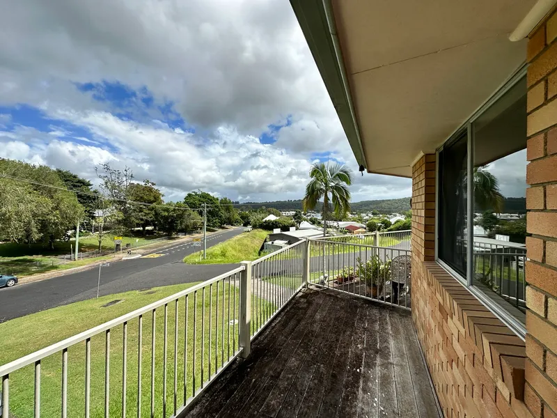 2 Bedroom Unit In A Great Position!