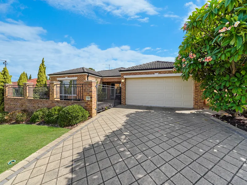 LIVE. LAUGH. LOVE. GOLF