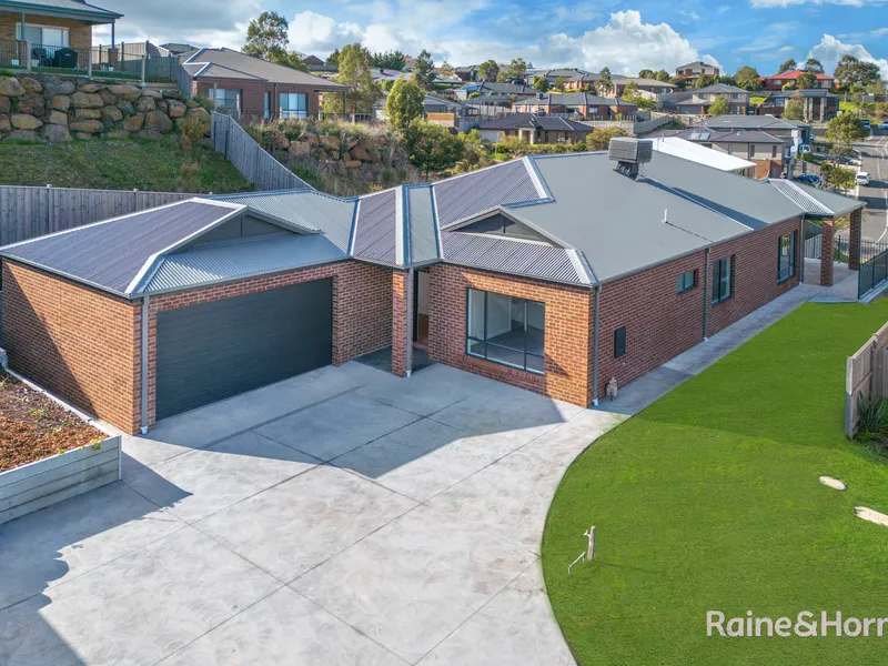 Scenic Views, Contemporary Family Lifestyle
