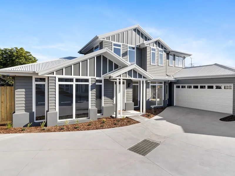 BRAND NEW HAMPTONS LIVING IN BLUE-CHIP BERWICK