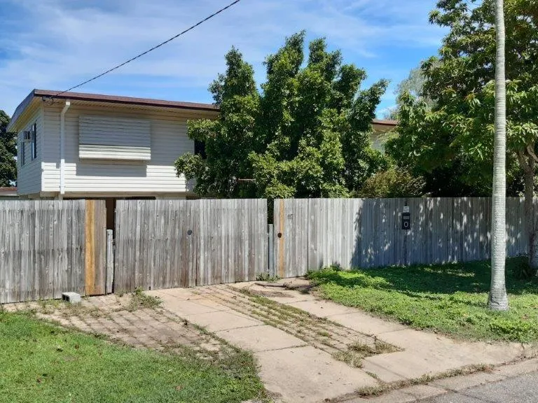 This high set home has a lot to offer being set on an 1012 sqm allotment with room to move.