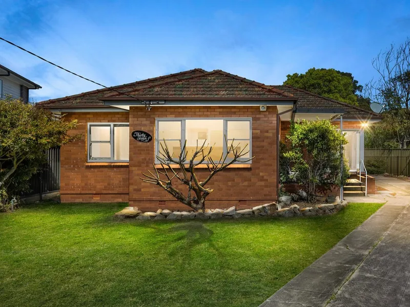 $550 Per Week, Minute walk to the beach.