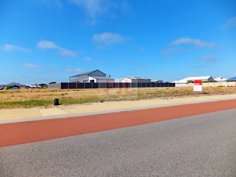 PLENTY OF SPACE TO BUILD!