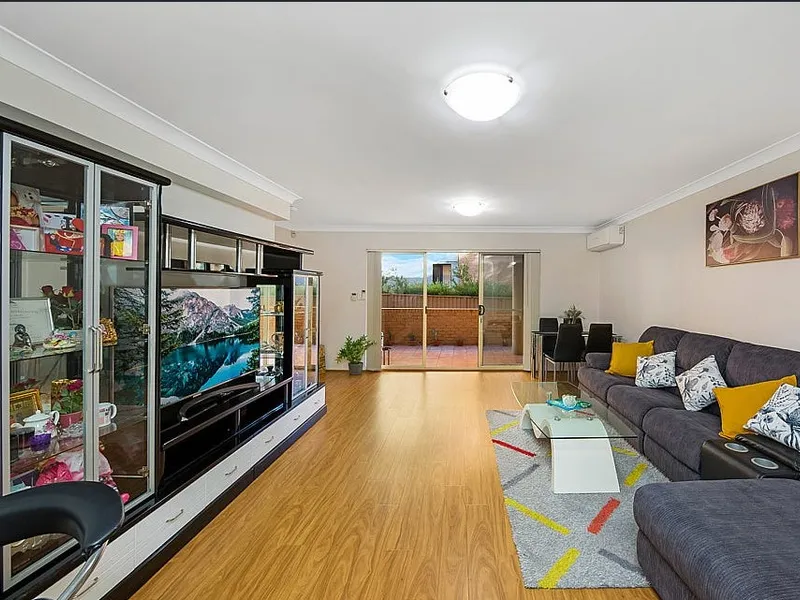 Private Ground floor apartment with Courtyard 