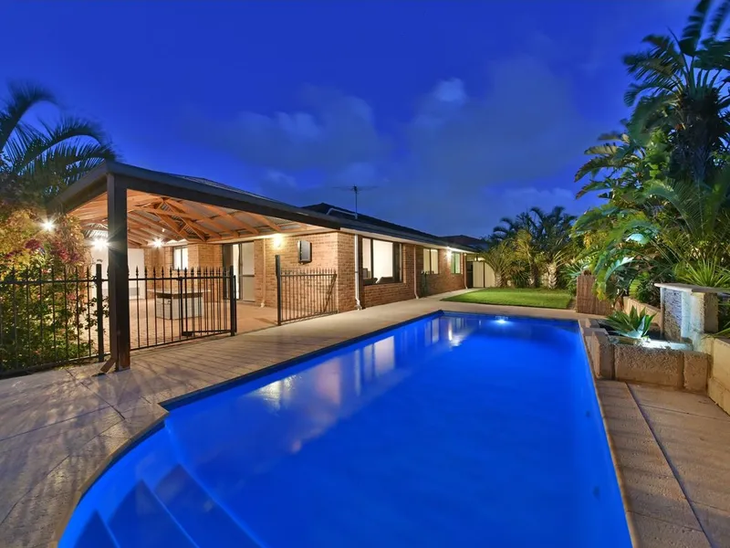 KINROSS - STUNNING FAMILY HOME WITH BELOW GROUND POOL AND ALL YEAR ROUND OUTDOOR ENTERTAINING AREA