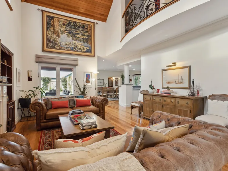 Elegant Living in One of Kensington's Most Desirable Locations