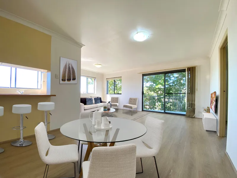 AMAZING VALUE Top floor 3 bedder + Loft storage + double garage