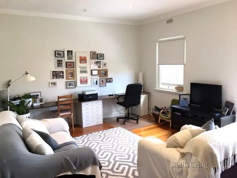 CENTRAL AND CONVENIENT ON CENTRE