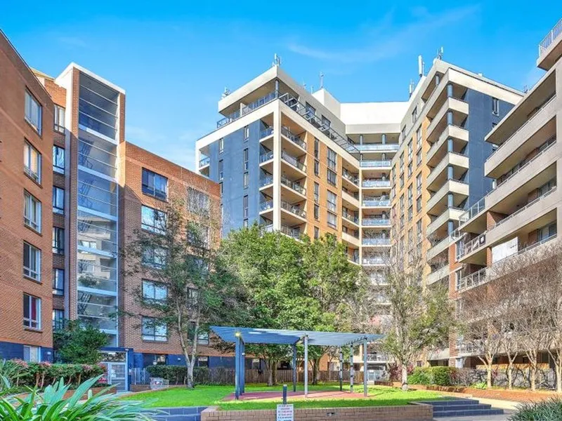 Newly refreshed with fully renovated modern and huge three bedroom apartment at the heart of Auburn.