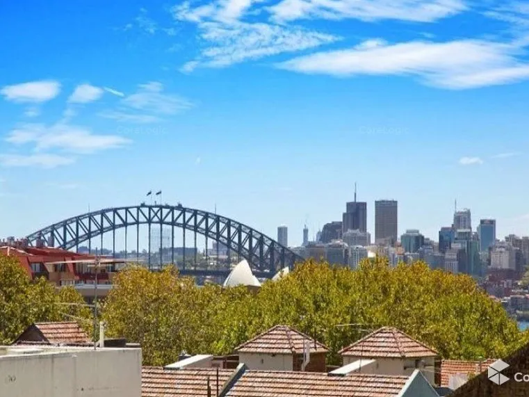 INNOVATIVE NEW YORK STYLE BOUTIQUE 2 BEDROOM APARTMENT - AMAZING LOCATION !!