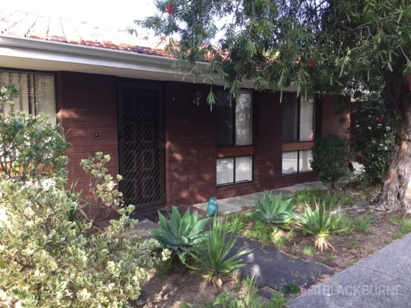 SINGLE CARPORT, PRIVATE COURTYARD