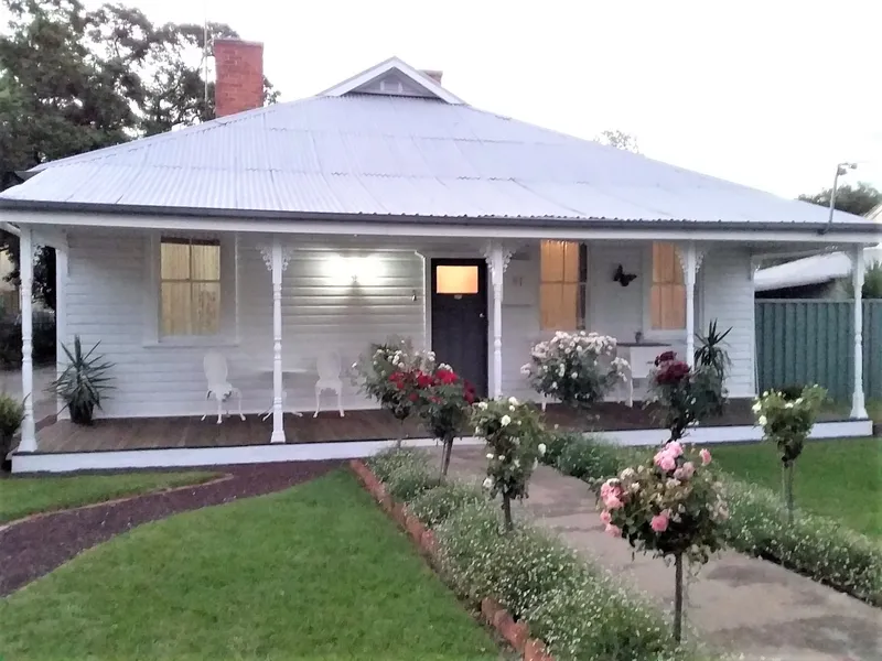 COUNTRY CHARM AT ITS BEST