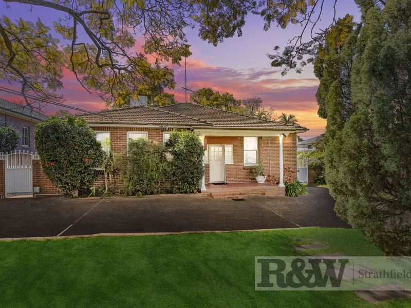 PRIME GOLDEN MILE ESTATE OF 1,100SQM LAND