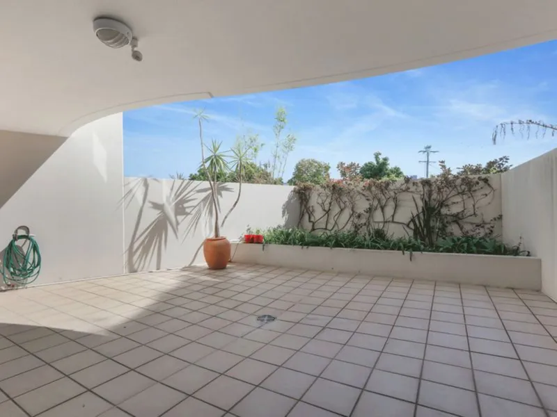 LARGE ONE BEDROOM WITH HUGE ENTERTAINERS COURTYARD