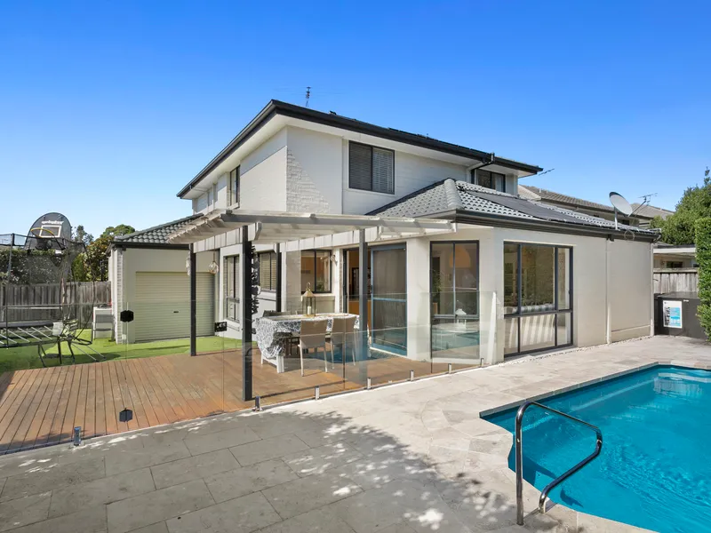 Effortless entertainer in prestige enclave