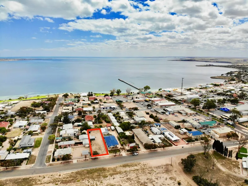 ONE OF THE LAST VACANT ALLOTMENTS IN THE HEART OF STREAKY BAY!