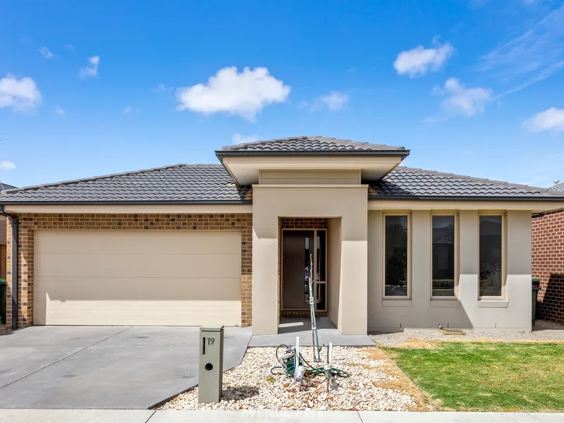 Low maintenance great sized rear yard