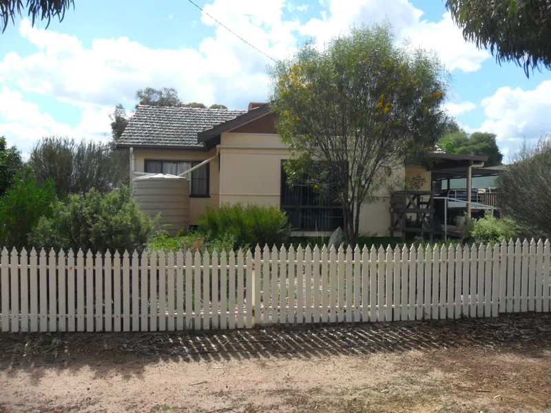 *** EXCELLENT FIRST HOME ***