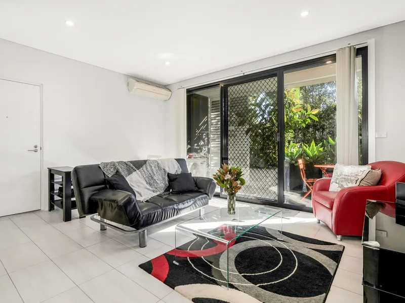 Ground Floor 1 Bedroom Apartment with Courtyard