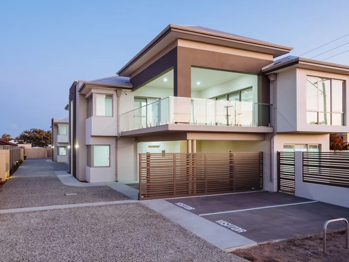 STYLISH & CONVENIENT ON BEDFORD/DIANELLA BORDER - 2 BED 2 BATH WITH HUGE BALCONY 