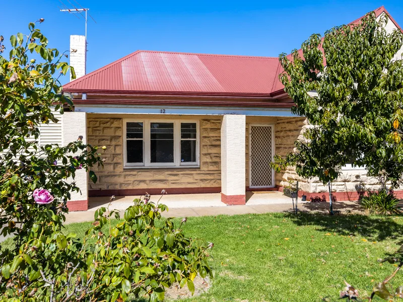 SHORT TERM LEASE AVAILABLE - Low maintenance living close to all amenities 