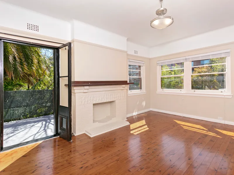 Upper Duplex in Stunning Location!