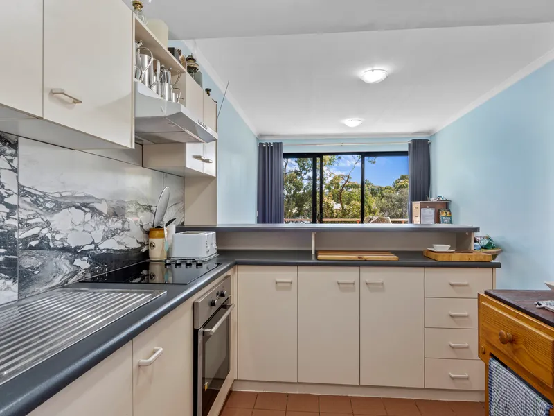 Tranquil, Updated Ground Floor Unit