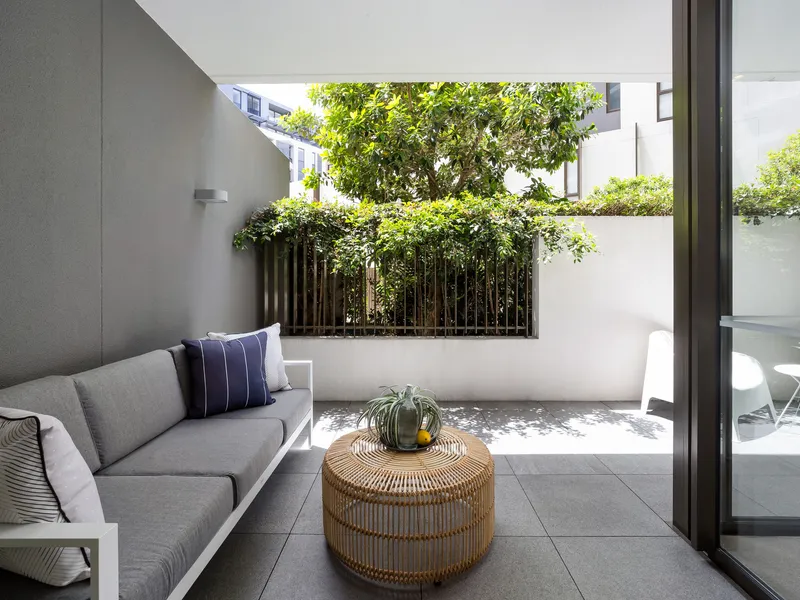 EXCEPTIONAL NORTH FACING GARDEN APARTMENT 