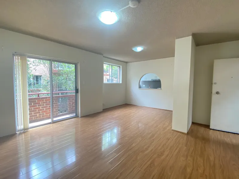 IDEAL 2 BEDROOM UNIT IN WESTMEAD!!