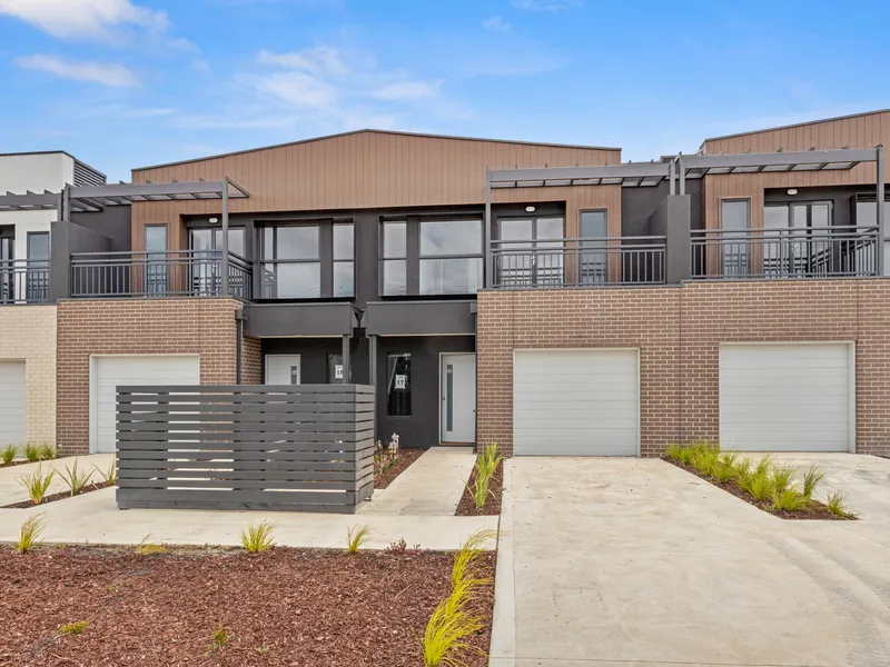 Band New 3 Bedroom, 2 Bathroom Townhouse