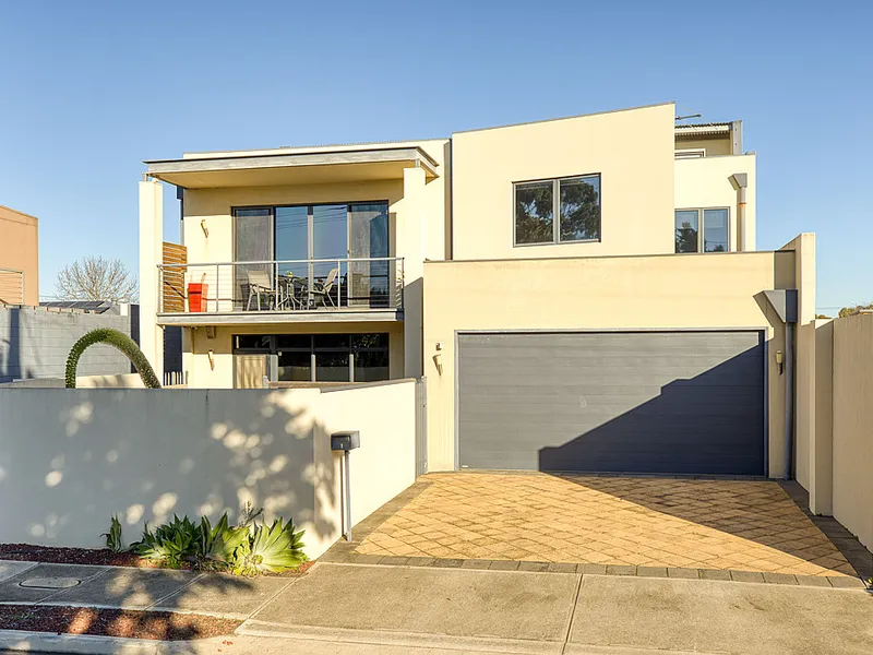 Super Convenient & Spacious City Fringe Living