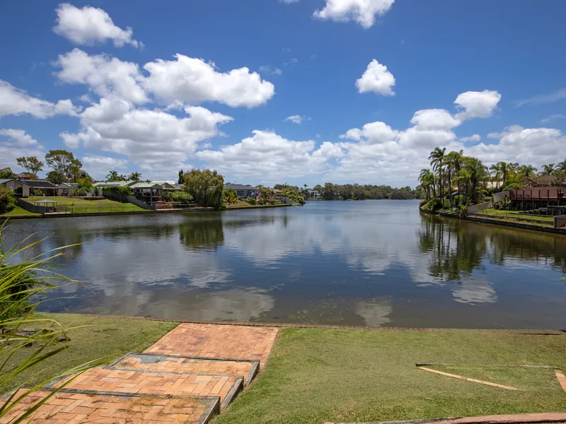 Lakefront Family Home with Pool located in Robina Waters