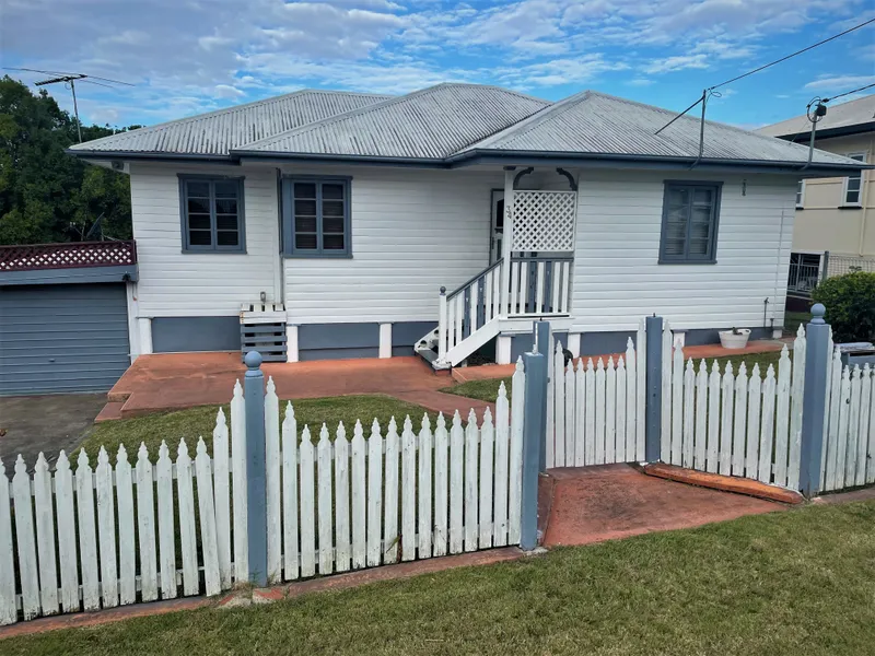 GREAT SPOT CLOSE TO SHOPS