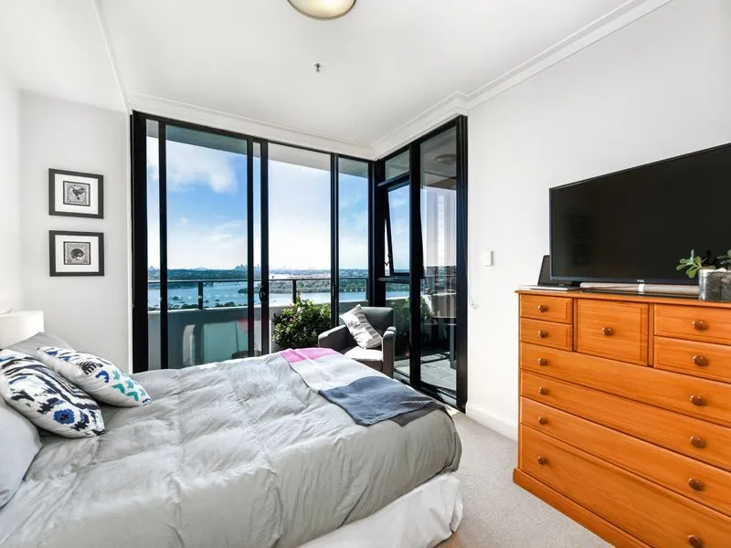 MODERN APARTMENT WITH STUNNING VIEWS IN VILLAGE QUAY