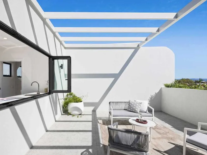 Luxury Architectural Beachside Villa, Just 200m From Miami Beach