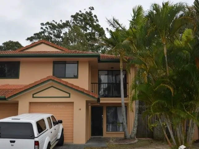 Sought After Greenacre Drive Townhouse!