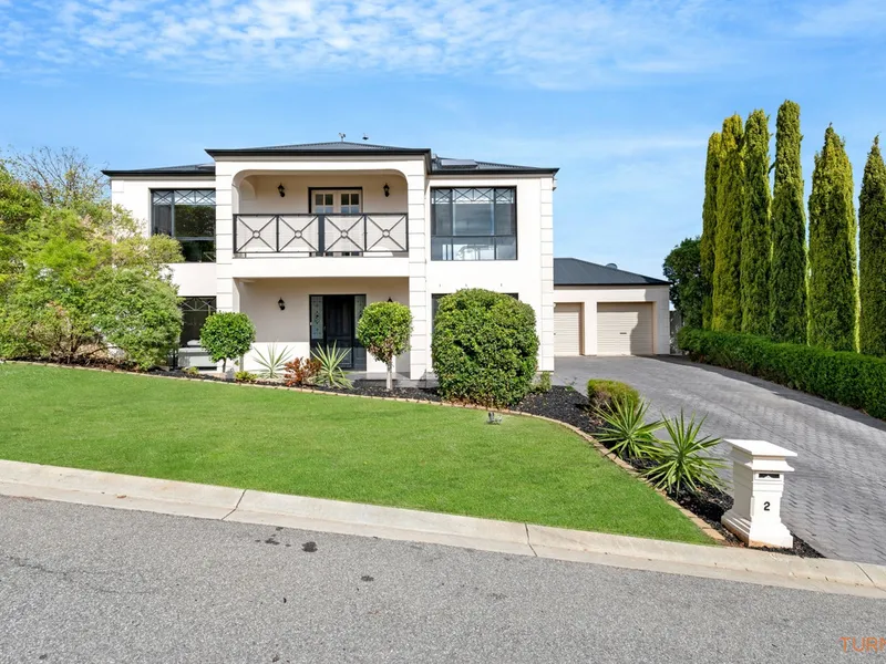 Huge family home of grand proportions in an amazing location opposite Bernacchi Reserve!