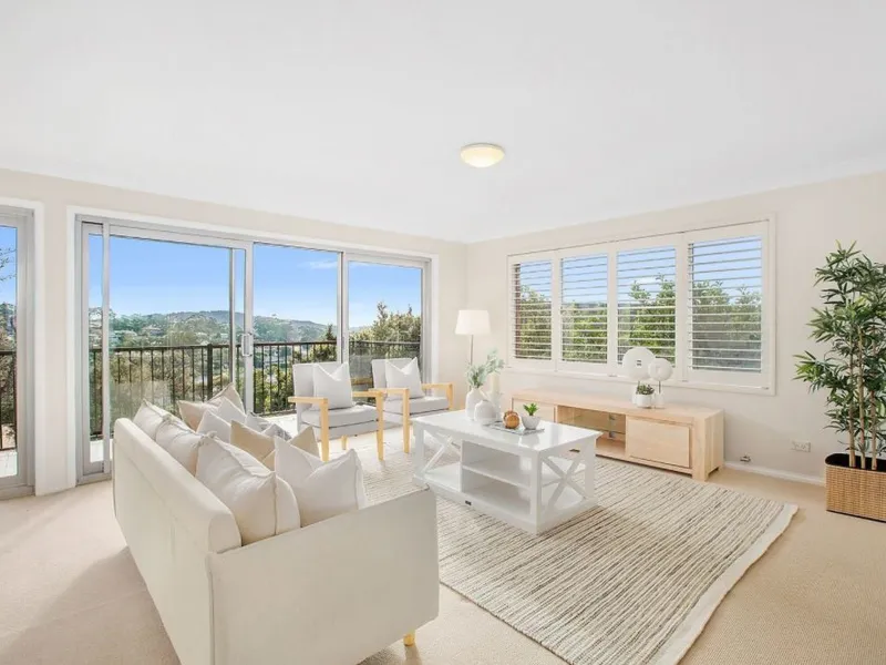 Sunlit Upper Duplex with Yard 