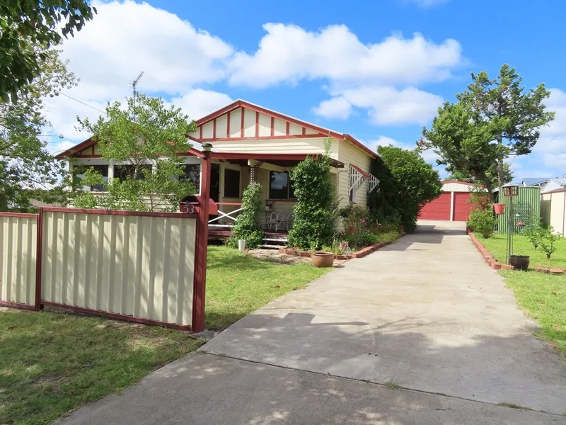 DELIGHTFUL HOME CLOSE TO TOWN