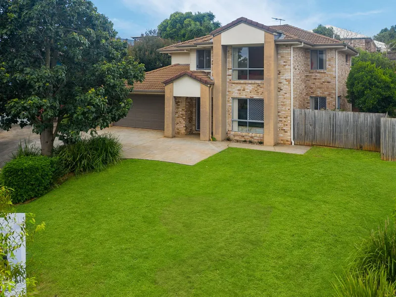 Large family home with access to tennis court and pool