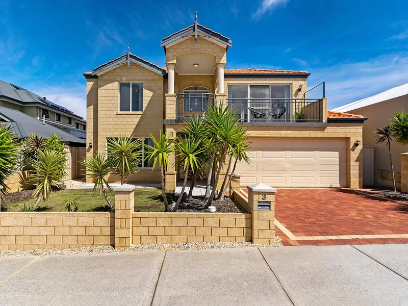 Contemporary Coastal Comfort!