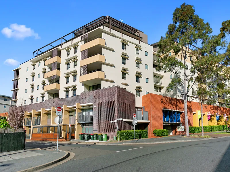 Large 144SQM2 Three Bedroom Apartment in the Heart of Kogarah
