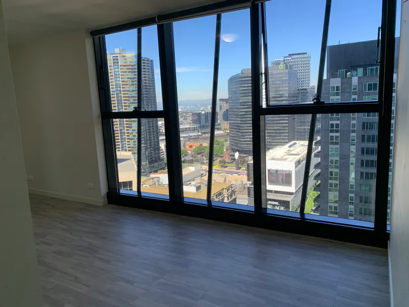 Stunning 2 bedrooms apartment in the heart of Melbourne's CBD for rent now (for 6 months lease term)