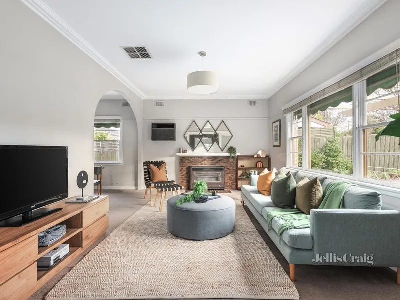 IDYLLIC LIVING ADJOINING GOLF COURSE