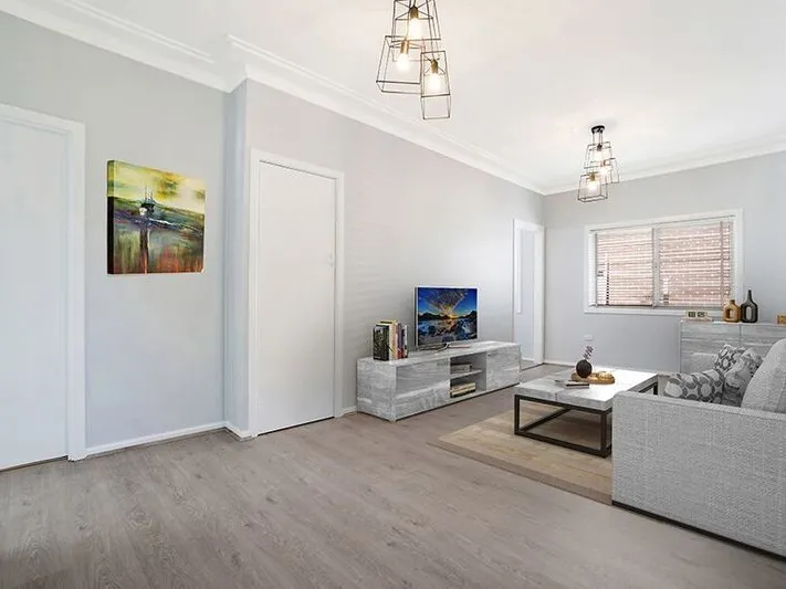 NEWLY RENOVATED 5 BEDROOM HOME WITH 2 LIVING AREAS (LONG TERM TENANCY)